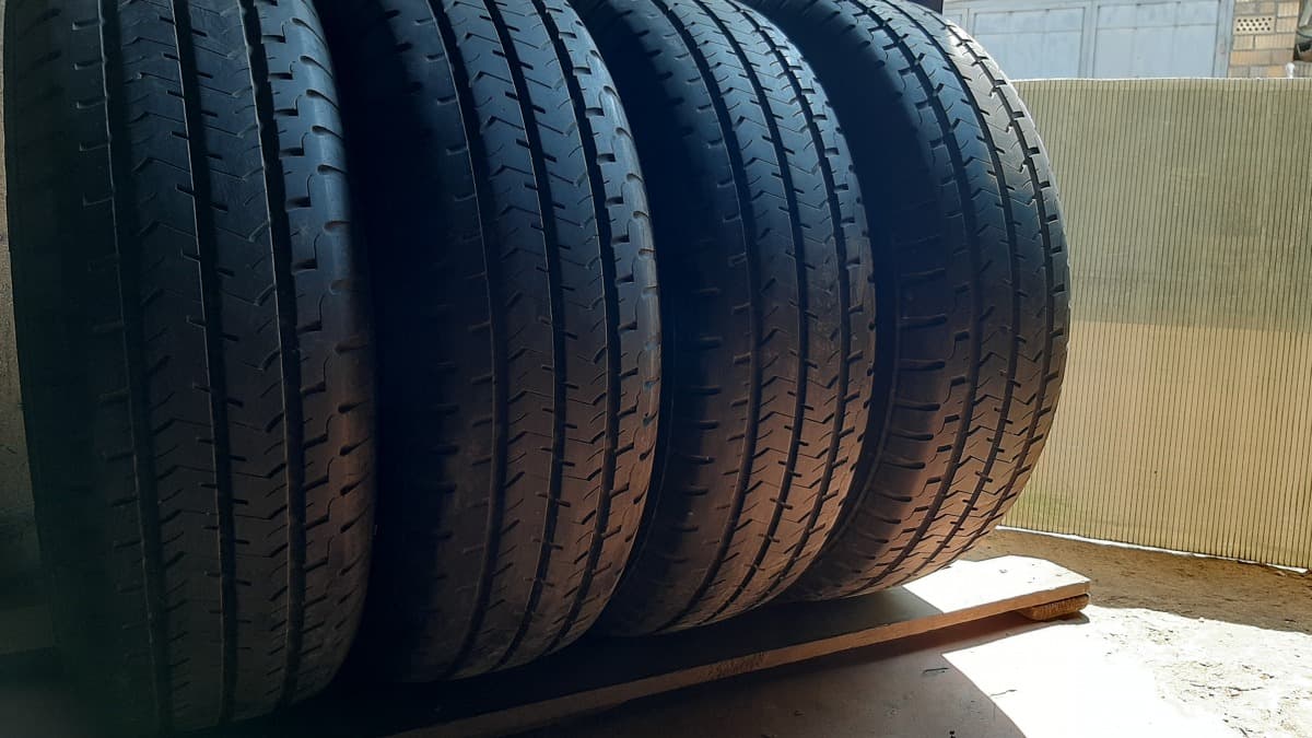 Вживані шини з Європи Uniroyal RainMaxThe rain ture 195/70 R 15