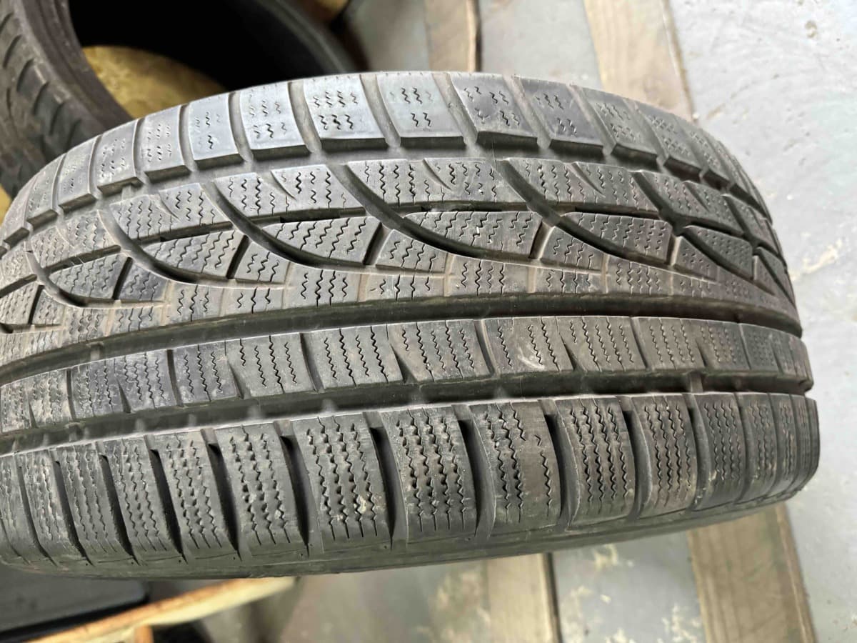 Вживані шини з Європи Hankook Winter Icept EVO  235/45 R 17