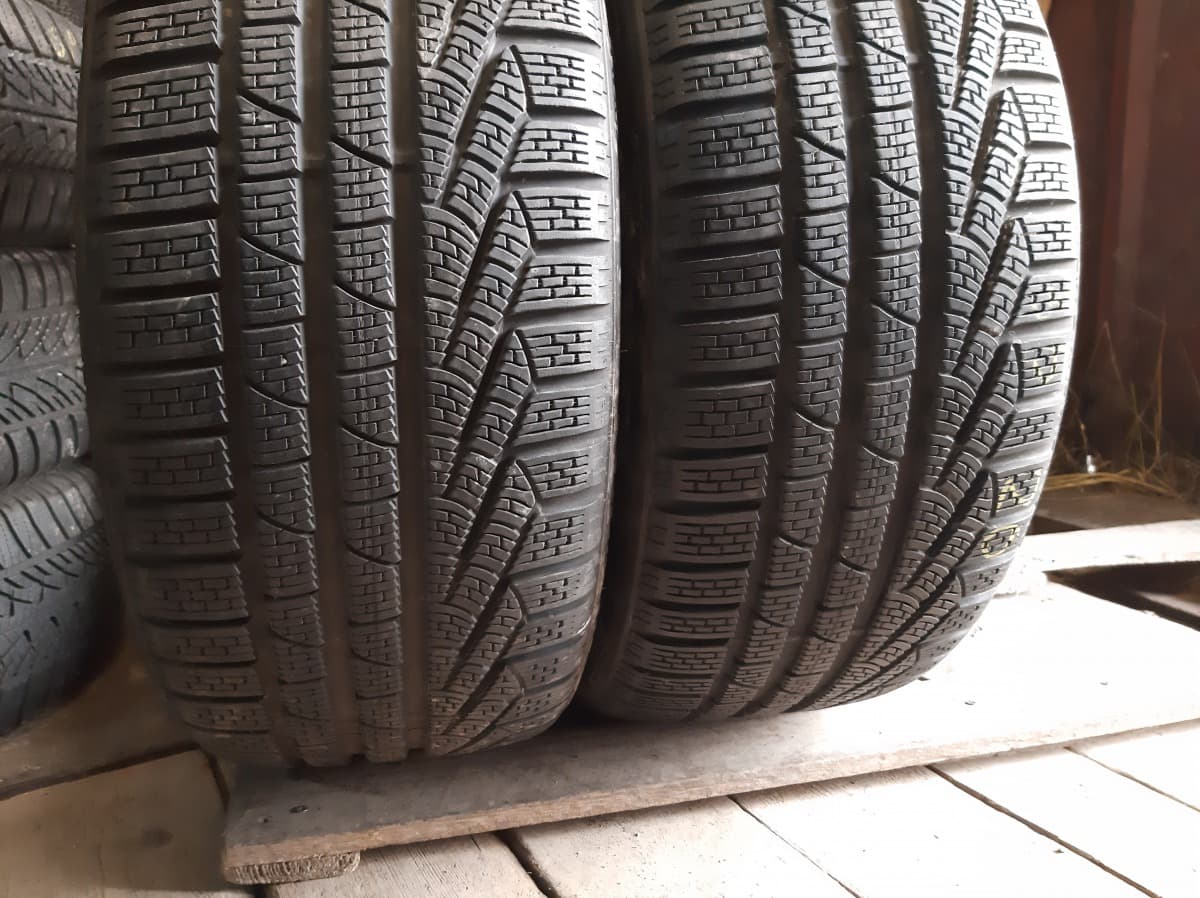 Вживані шини з Європи Pirelli Sottozero Winter 240   …   245/35 R 20