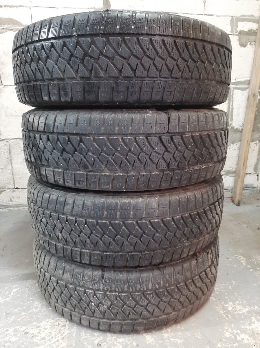 Вживані шини з Європи Bridgestone Blizzak W-810   215/70 R 15C