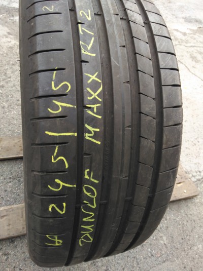 Шини на авто в хорошому стані Dunlop SP  Sport Maxx RT шириною 245 висотою 45 радіусом R 18 низькі ціни