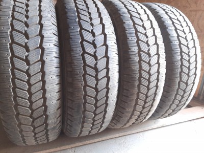 Шини на авто в хорошому стані Michelin Agilis 81 Snow-Ice шириною 205 висотою 70 радіусом R 15C низькі ціни