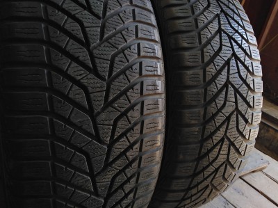 Шини на авто в хорошому стані Yokohama Blue earth Winter V 905 шириною 215 висотою 55 радіусом R 18 низькі ціни