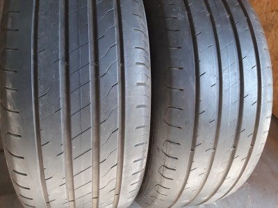 Шини на авто в хорошому стані GoodYear Efficient Grip 2 шириною 265 висотою 50 радіусом R 20 низькі ціни