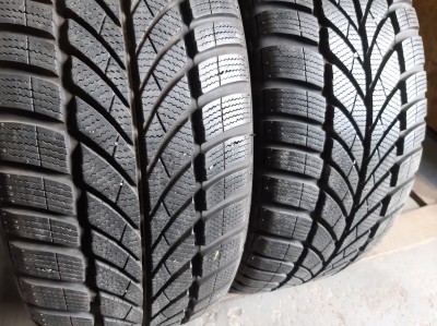 Шини на авто в хорошому стані Maxxis Arctictrekker шириною 225 висотою 45 радіусом R 17 низькі ціни