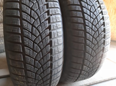 Шини на авто в хорошому стані GoodYear Ultra Grip     шириною 215 висотою 60 радіусом R 16 низькі ціни