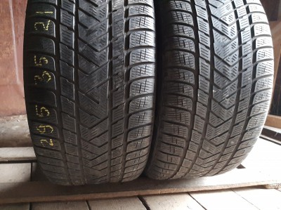 Шини на авто в хорошому стані Pirelli ScorpionWinter            шириною 295 висотою 35 радіусом R 21 низькі ціни