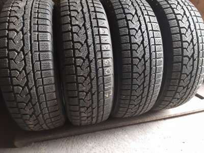 Шини на авто в хорошому стані Marshal Izen RV шириною 215 висотою 60 радіусом R 17 низькі ціни