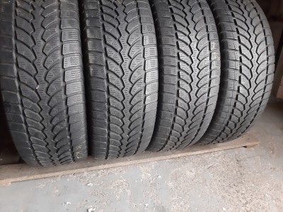 Шини на авто в хорошому стані Bridgestone Blizzak LM-80    шириною 245 висотою 70 радіусом R 16 низькі ціни